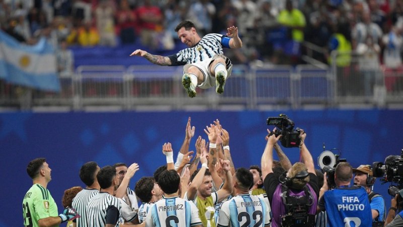 Messi ghi 8 bàn thắng, phá vỡ các kỷ lục tại giải đấu